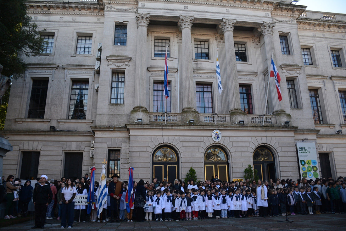 COLONIA DEL SACRAMENTO: SE CONMEMORÓ EL 261 ANIVERSARIO DEL NATALICIO DE ARTIGAS