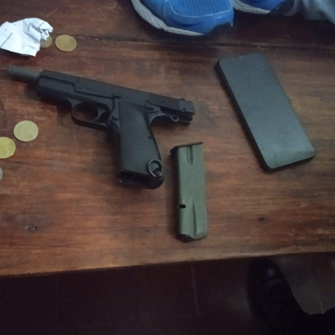 LA POLICÍA INCAUTÓ ARMA DE FUEGO: HAY DOS DETENIDOS